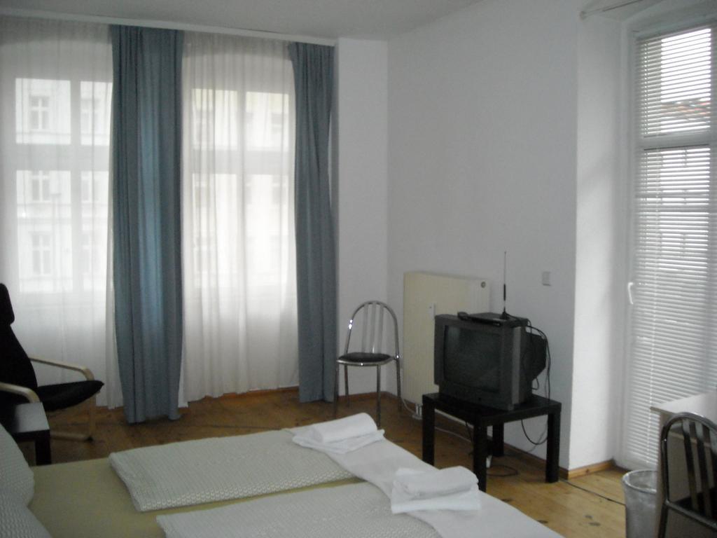 Pension Mitte Berlim Exterior foto